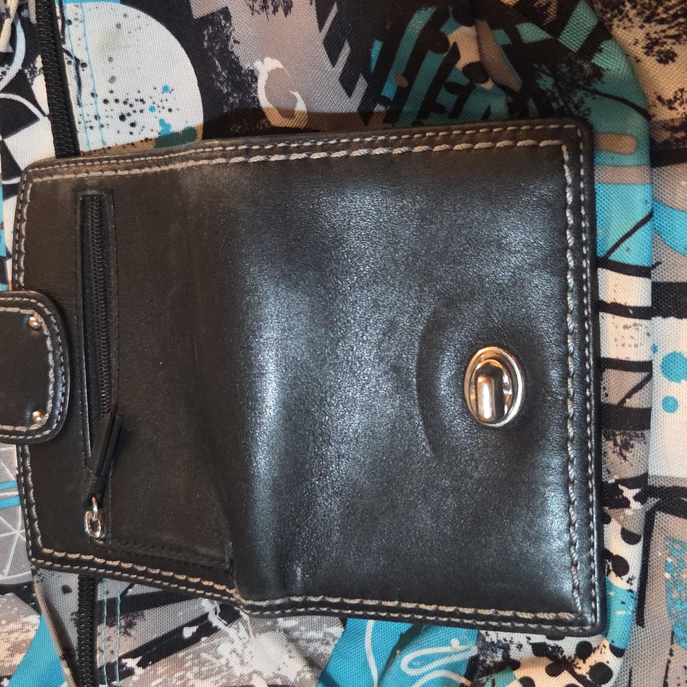 *AUTHENTIC COACH BLACK WALLET* - Picture 11 of 14